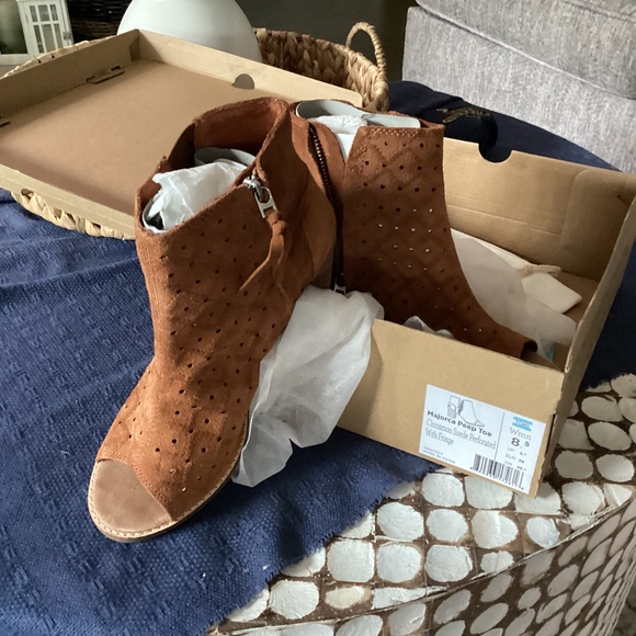 Toms Shoes - Toms